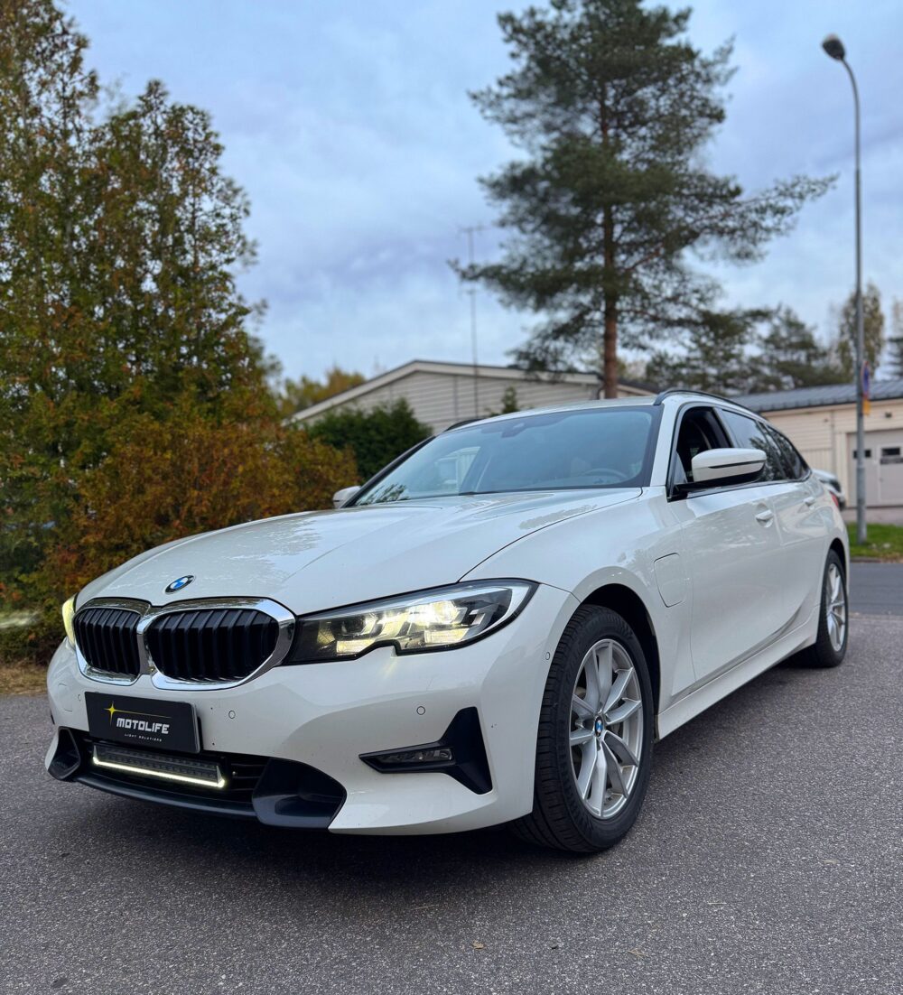Extraljus Purelux Panther Heat S540 monterad på en BMW 3 serie